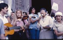 Canciones frente de la catedral